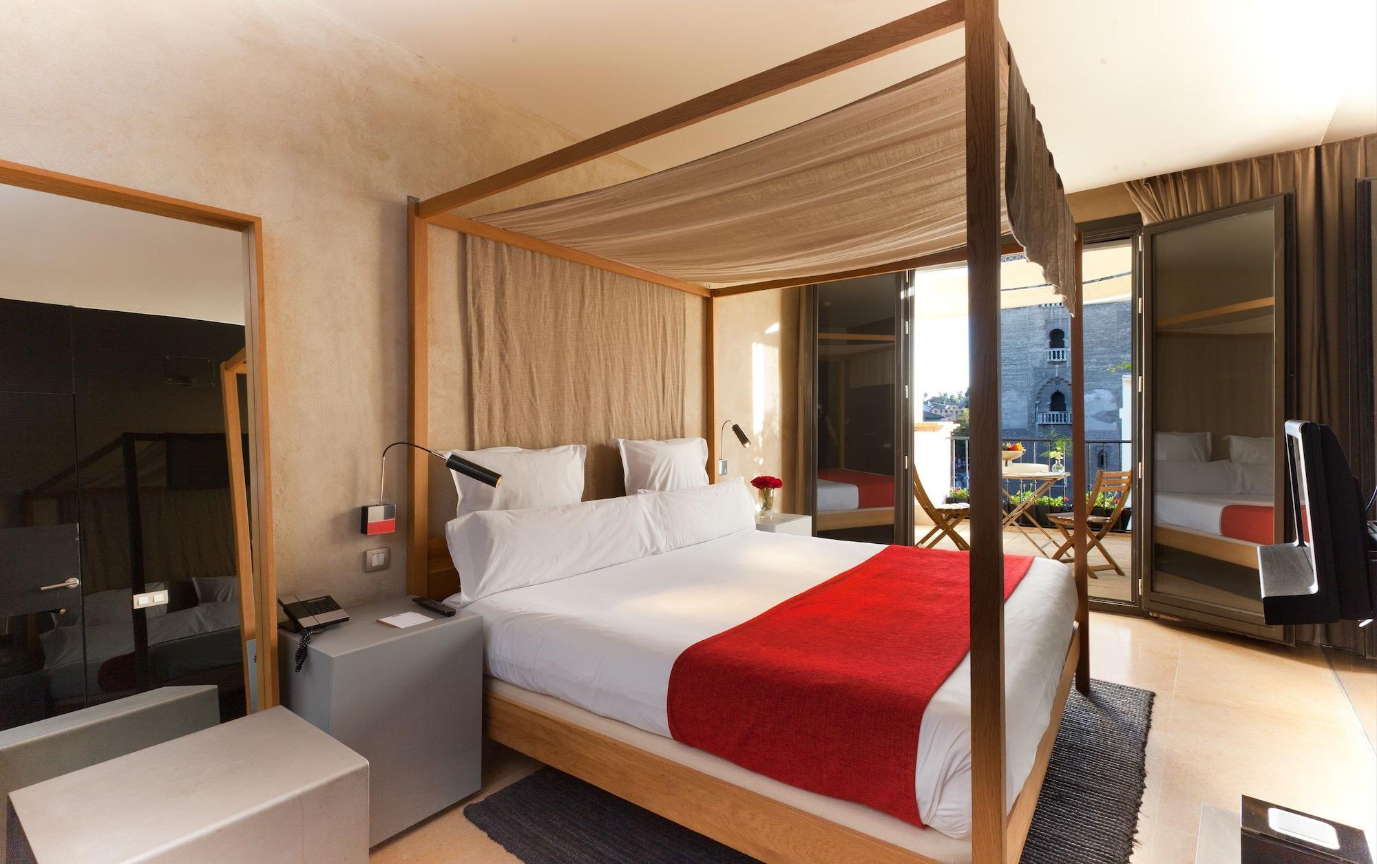 Eme Catedral Mercer Hotel Sevilha Exterior foto A bedroom at the hotel