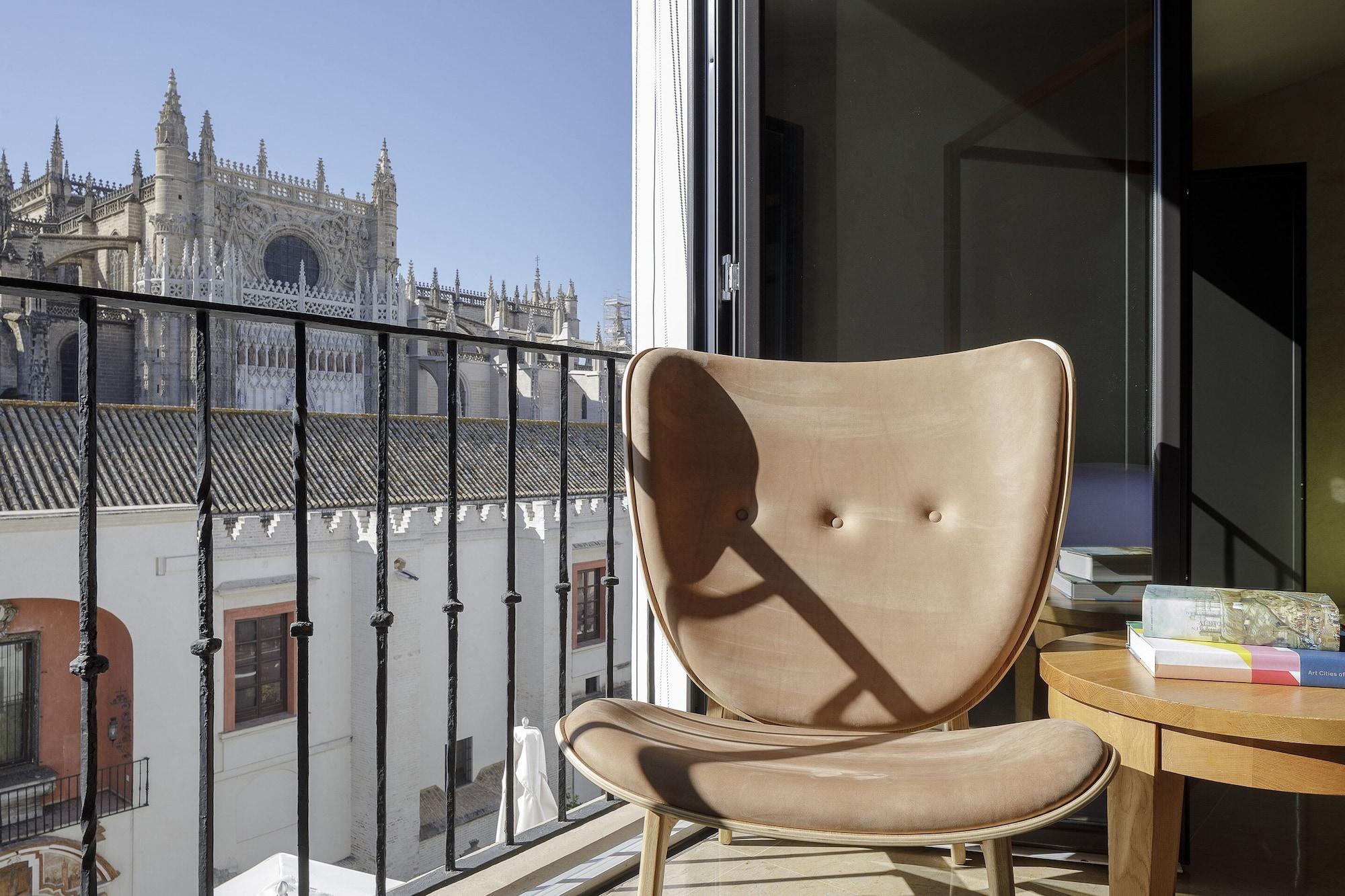 Eme Catedral Mercer Hotel Sevilha Exterior foto The Butterfly chair