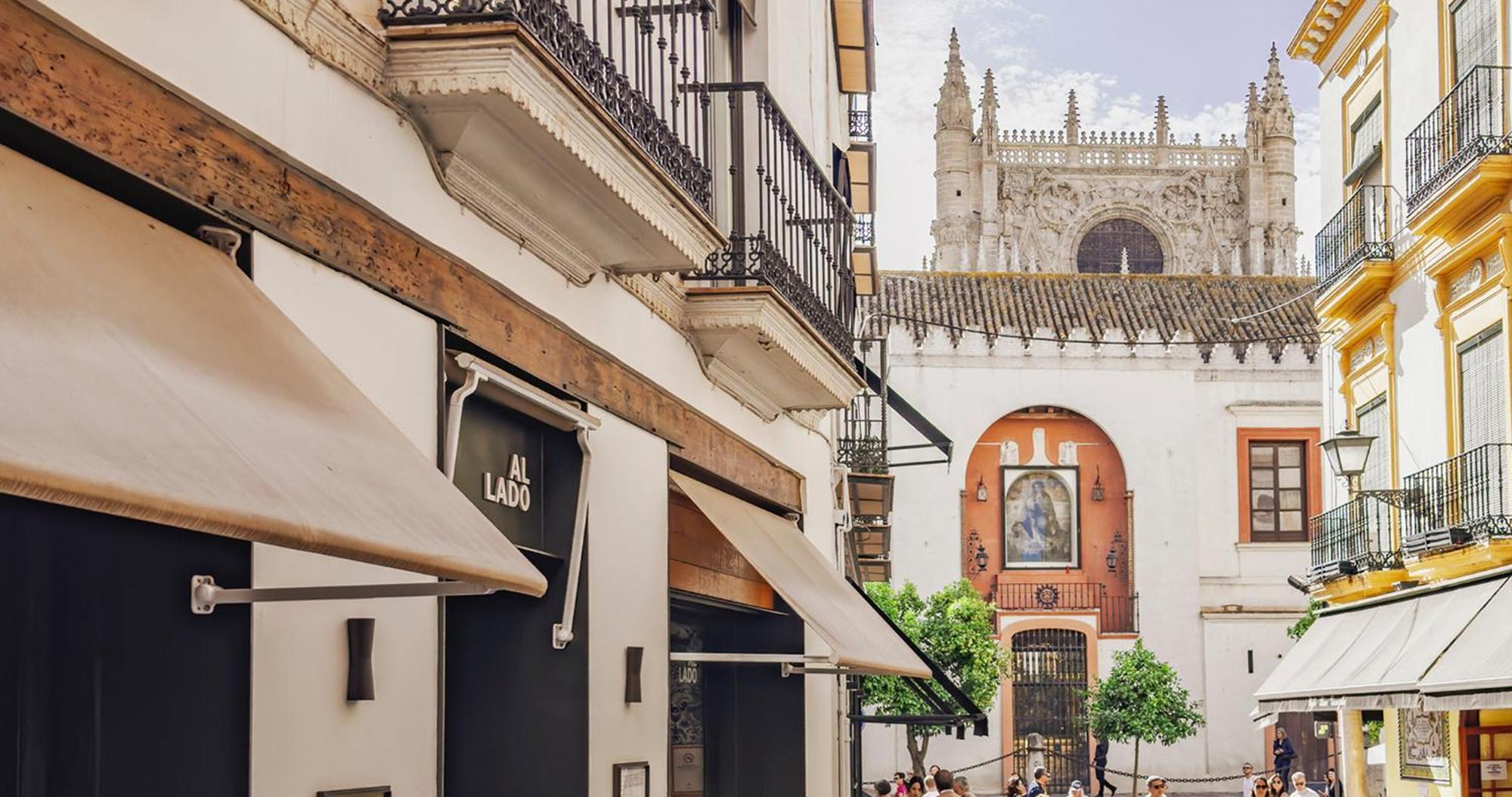 Eme Catedral Mercer Hotel Sevilha Exterior foto A shop in Granada, Spain
