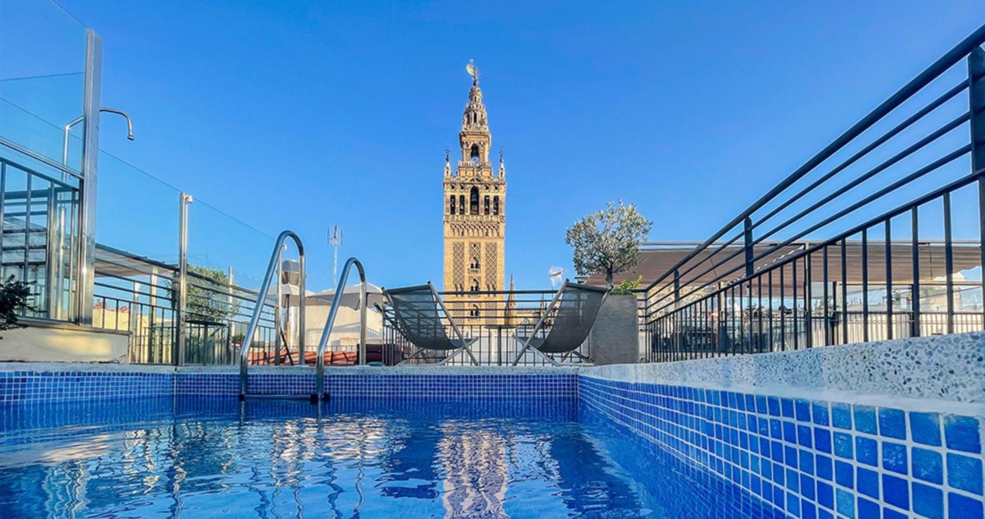 Eme Catedral Mercer Hotel Sevilha Exterior foto The rooftop pool at the Hotel Casa 1800