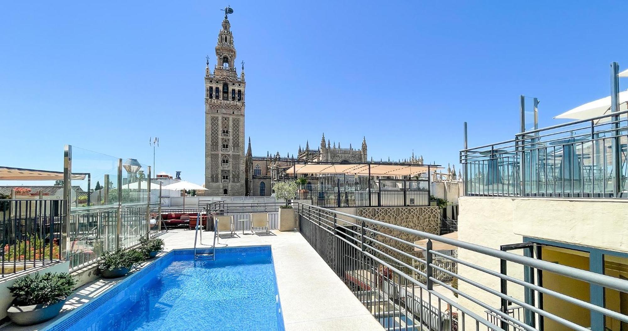 Eme Catedral Mercer Hotel Sevilha Exterior foto Rooftop pool at Hotel Granada Center