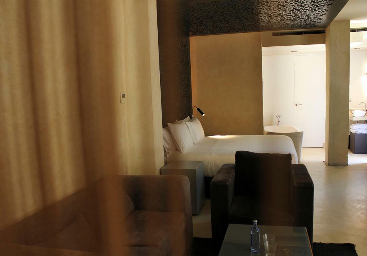 Eme Catedral Mercer Hotel Sevilha Exterior foto A room at the hotel
