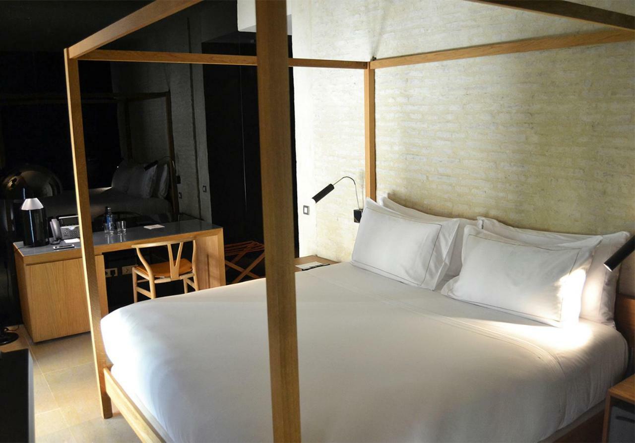 Eme Catedral Mercer Hotel Sevilha Exterior foto A room at the hotel