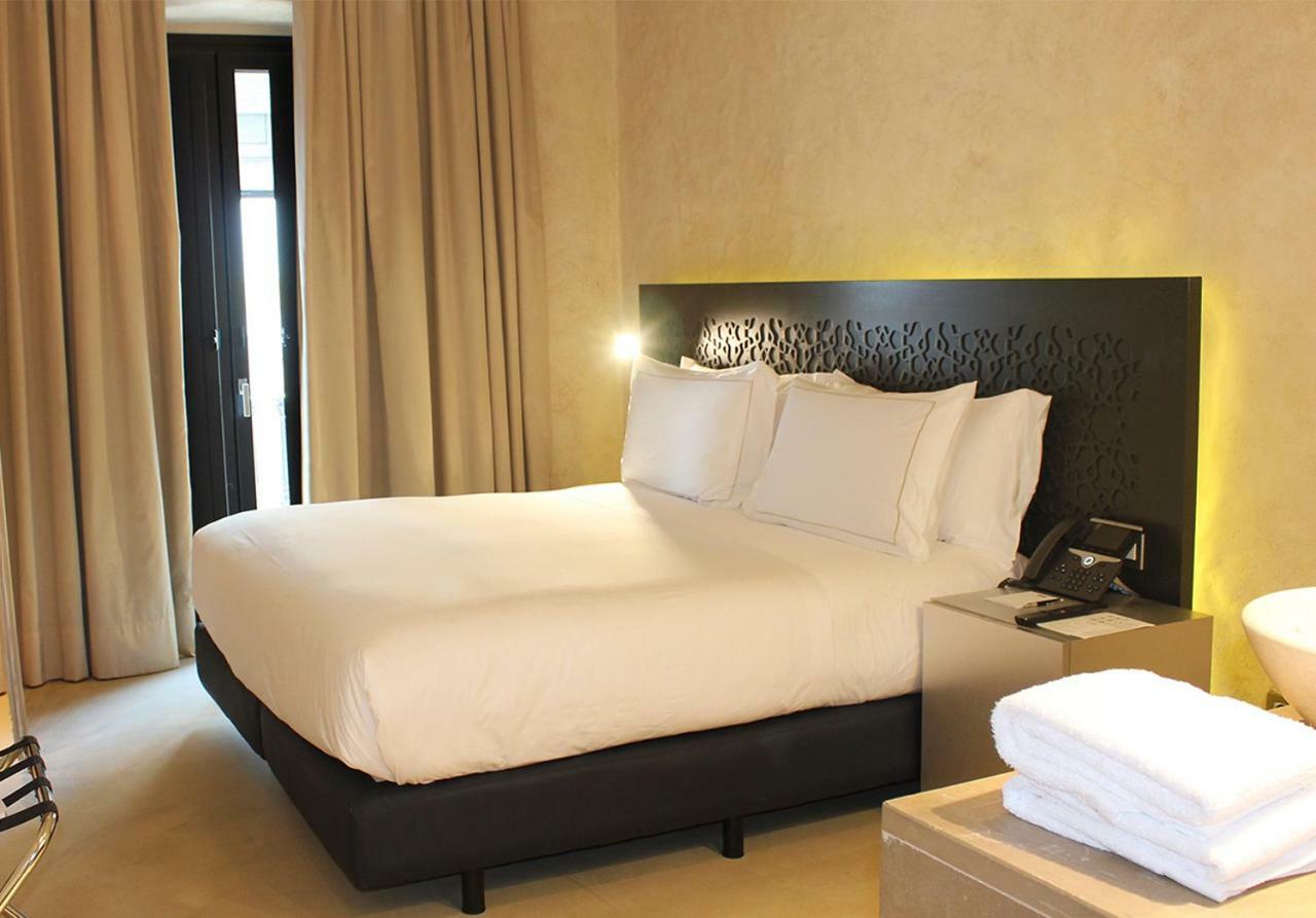 Eme Catedral Mercer Hotel Sevilha Exterior foto A bedroom at the hotel