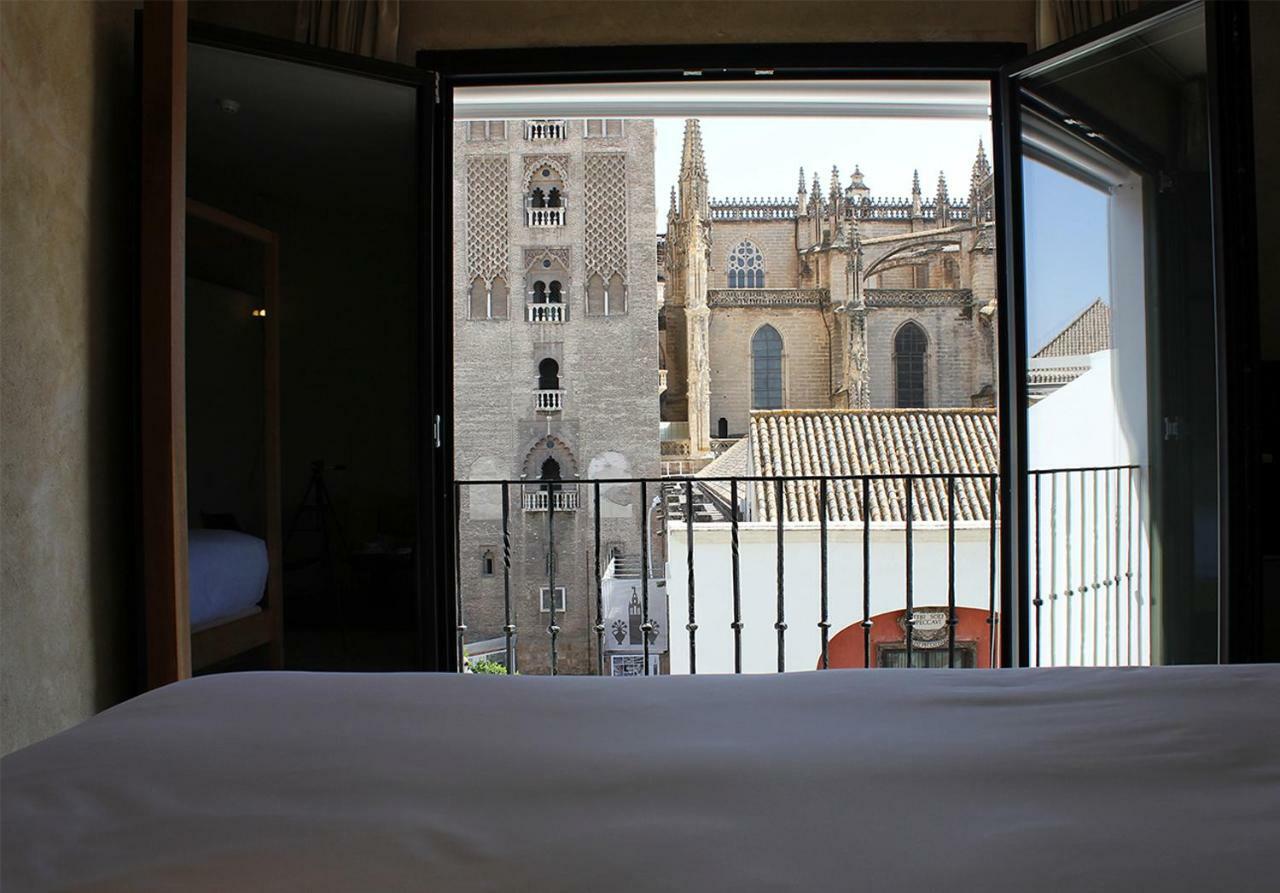 Eme Catedral Mercer Hotel Sevilha Exterior foto View of the Cathedral of Seville from the hotel