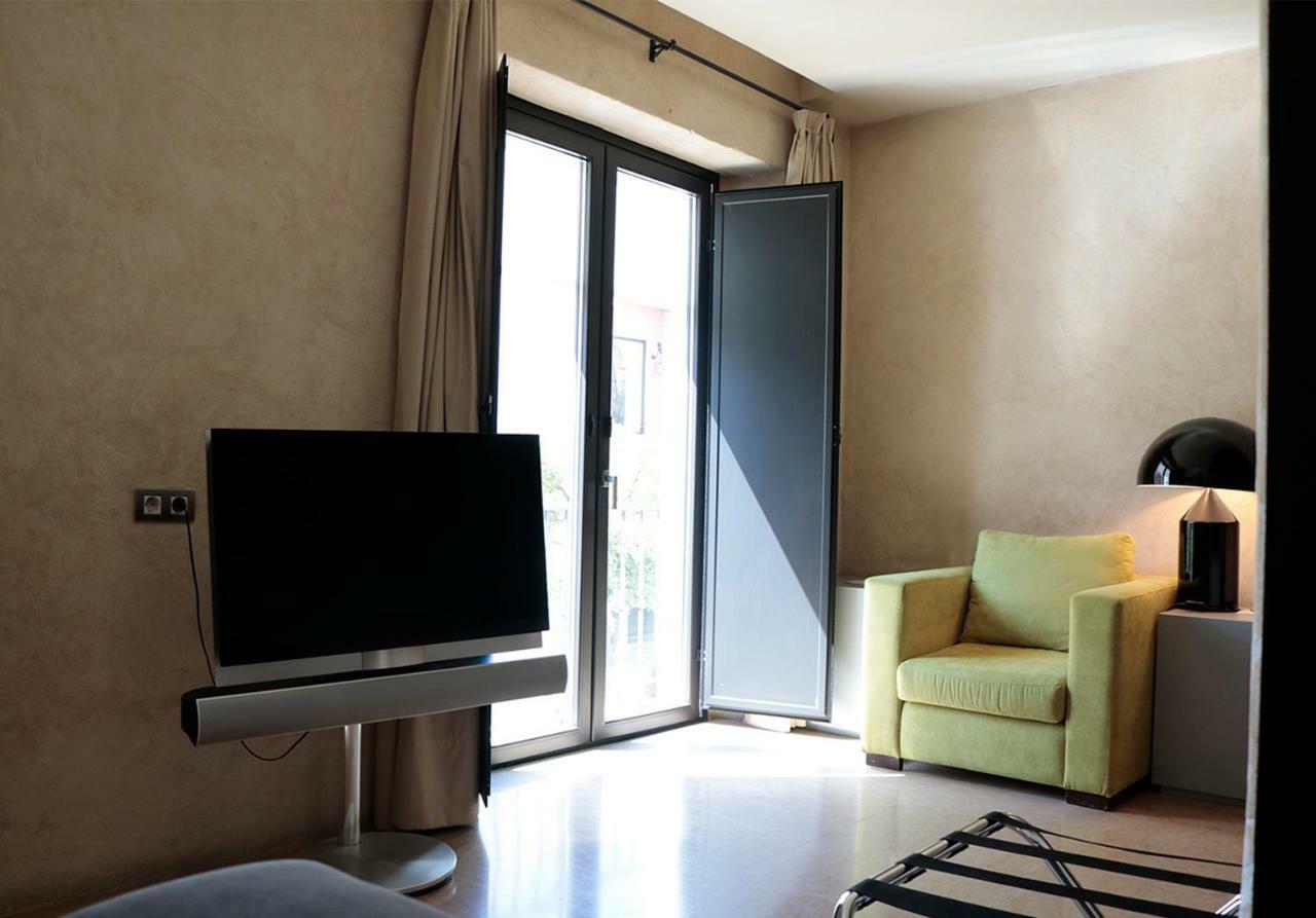 Eme Catedral Mercer Hotel Sevilha Exterior foto A room at the hotel