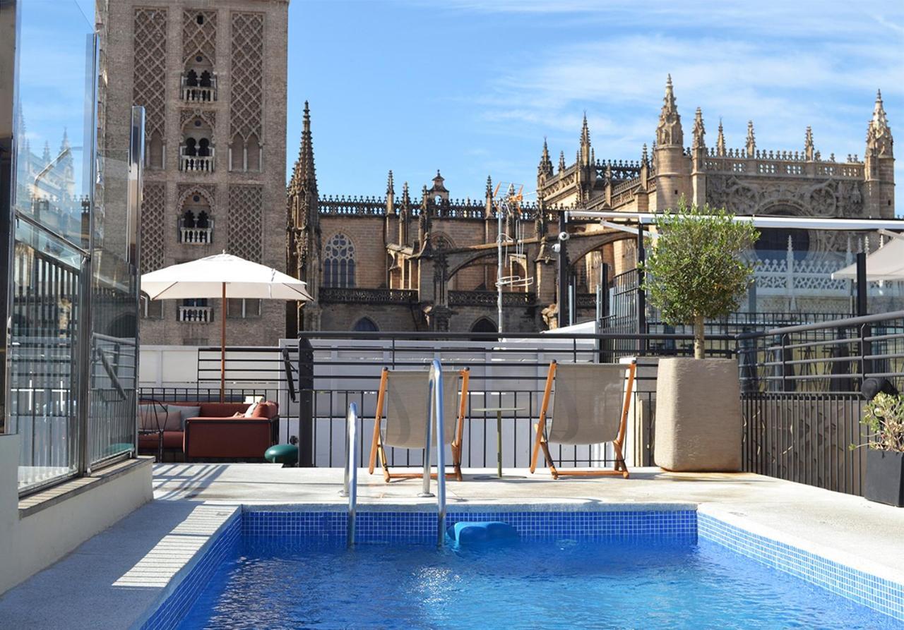 Eme Catedral Mercer Hotel Sevilha Exterior foto Rooftop pool at Hotel Casa 1887