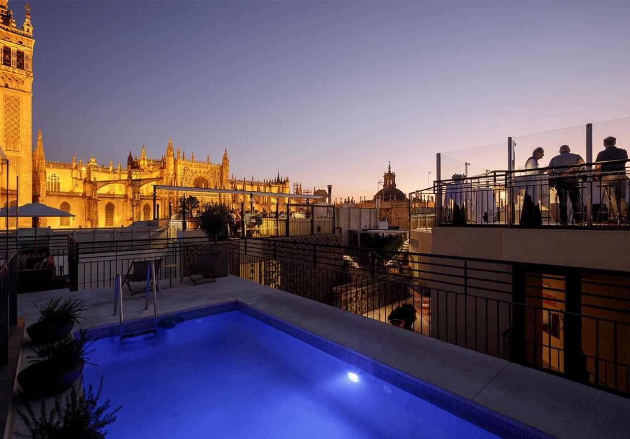 Eme Catedral Mercer Hotel Sevilha Exterior foto Rooftop pool at Hotel Casa 1800