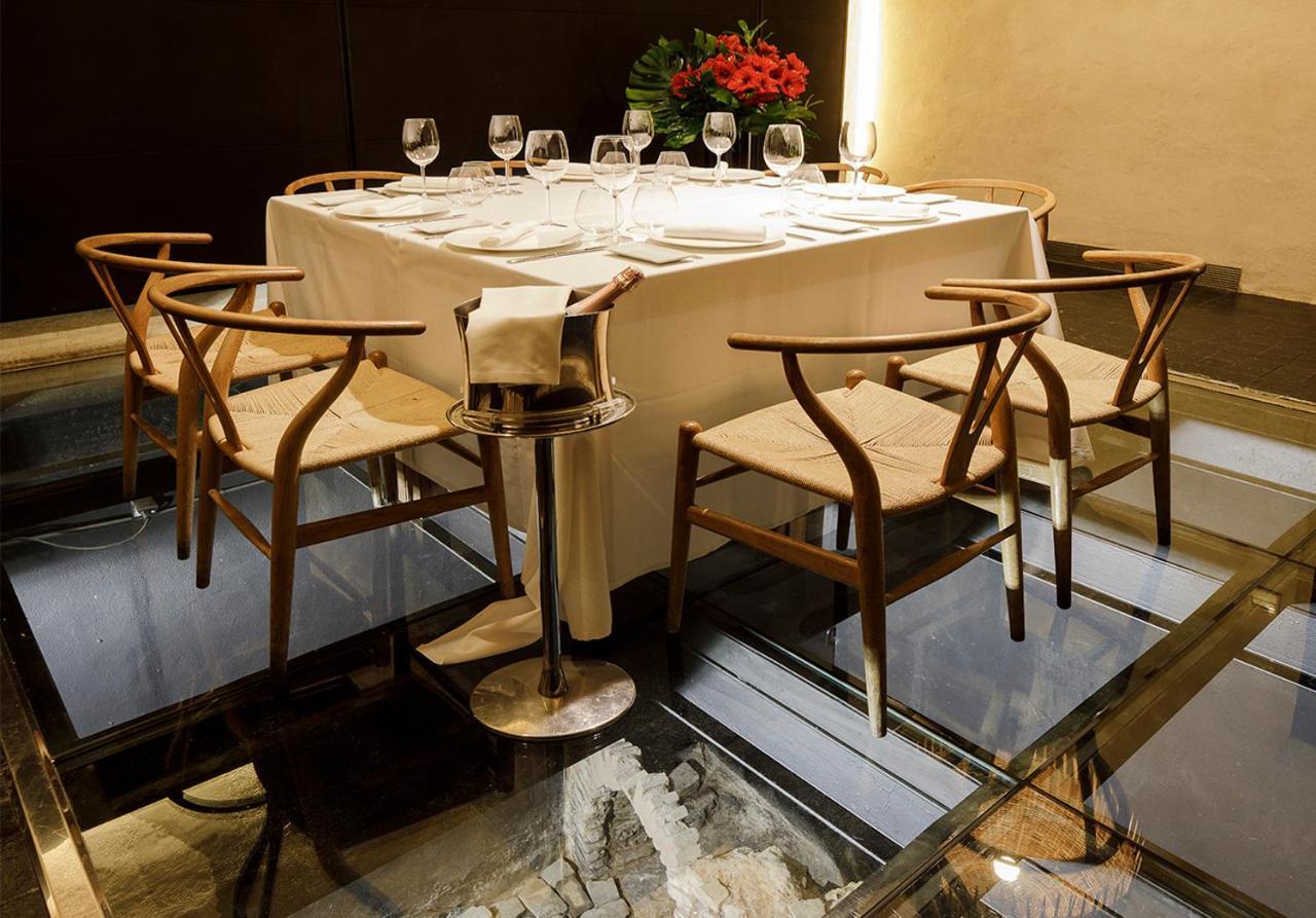 Eme Catedral Mercer Hotel Sevilha Exterior foto Ch24 chairs at the Mandarin Oriental, Hong Kong