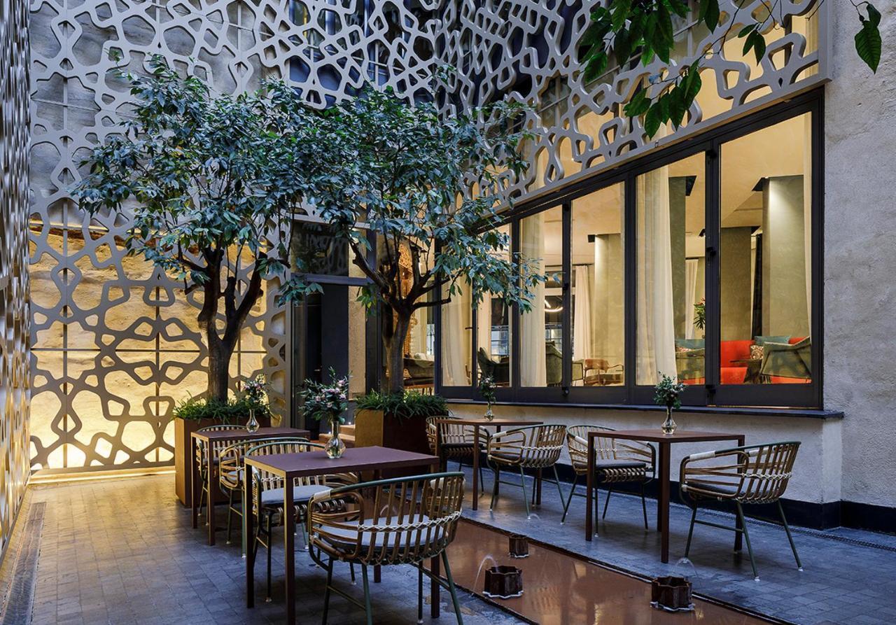 Eme Catedral Mercer Hotel Sevilha Exterior foto The courtyard of the hotel