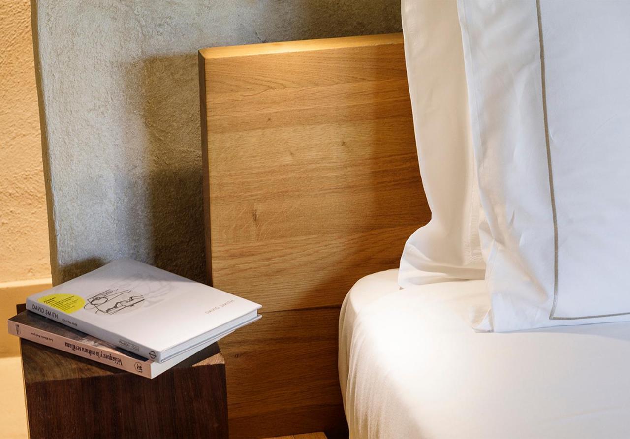 Eme Catedral Mercer Hotel Sevilha Exterior foto A bed with a duvet