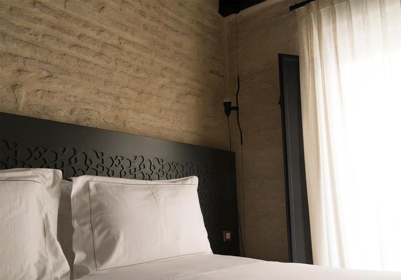 Eme Catedral Mercer Hotel Sevilha Exterior foto A bedroom at the hotel